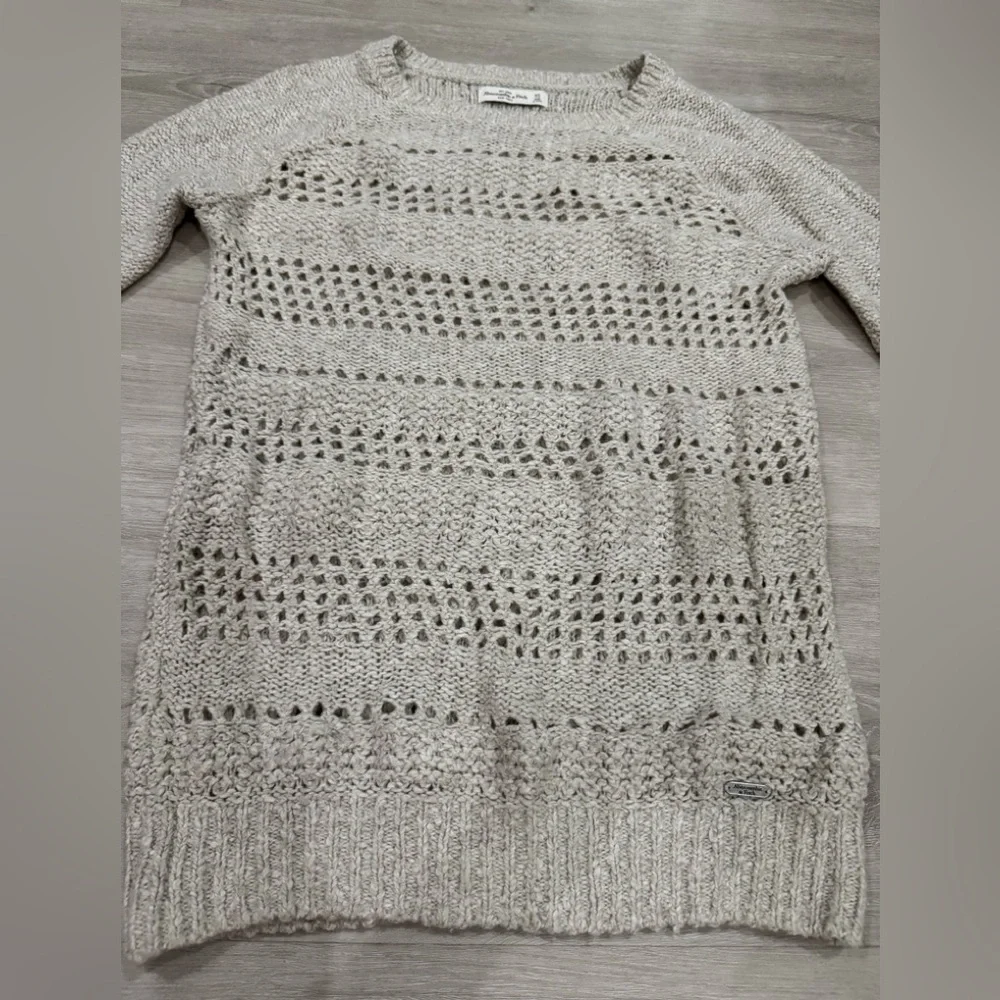 Abercrombie & Fitch Crewneck Sweater Eyelet Knit Design Oatmeal Beige Color - XS - Picture 2 of 7